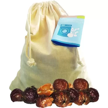 Sac en tissu contenant des noix de lavage 100 % naturelles, idéal pour une lessive écologique et respectueuse des textiles.